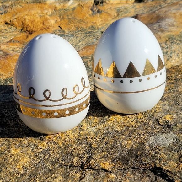 White and Gold Porcelain Egg Salt & Pepper Shakers - Picture 1 of 7